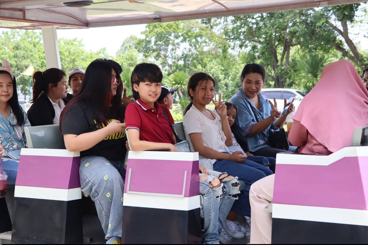 title - สุดสัปดาห์นี้ ศพส. ชวนมานั่งรถไฟเที่ยว ณ ศูนย์ส่งเสริมและพัฒนาอาชีพเสริมนอกภาคการเกษตร (ศูนย์ศิลปาชีพบางไทร (เดิม))